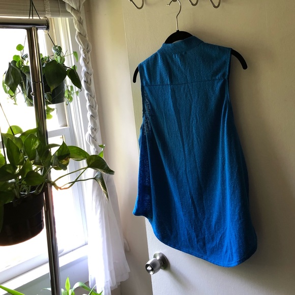 blue urban outfitters sleeveless button down shirt - Picture 2 of 3